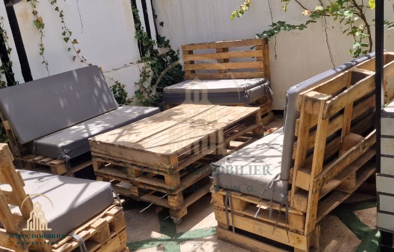 Villa à louer avec piscine et trois étages