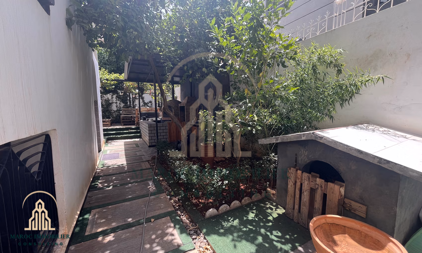 Villa à louer avec piscine et trois étages