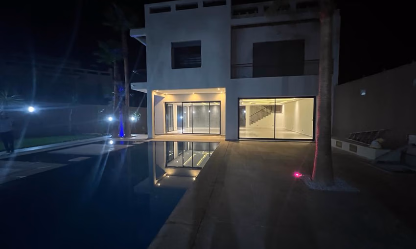 Villa mit Pool zu verkaufen