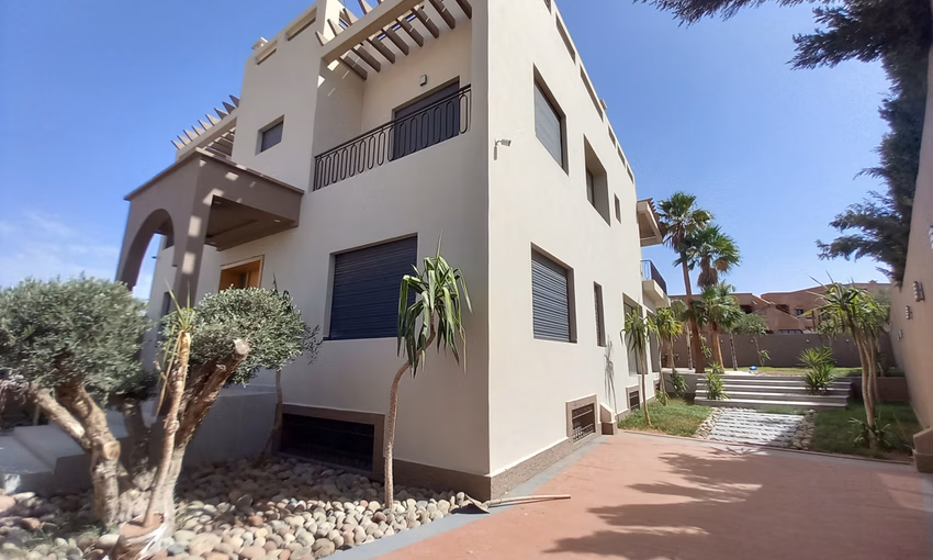 Villa mit Pool zu verkaufen