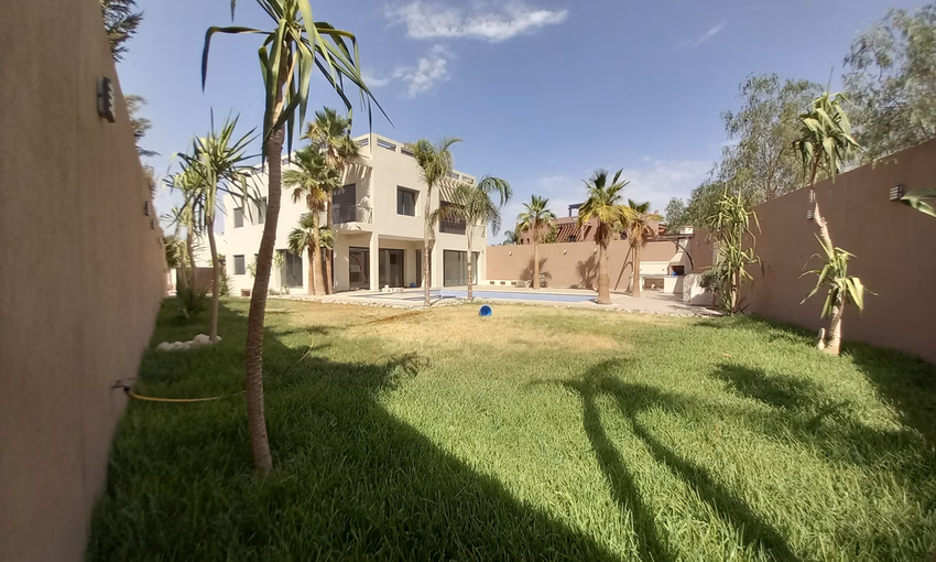 Villa mit Pool zu verkaufen