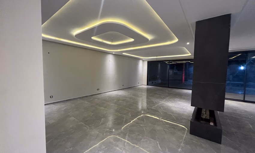 Villa mit Pool zu verkaufen