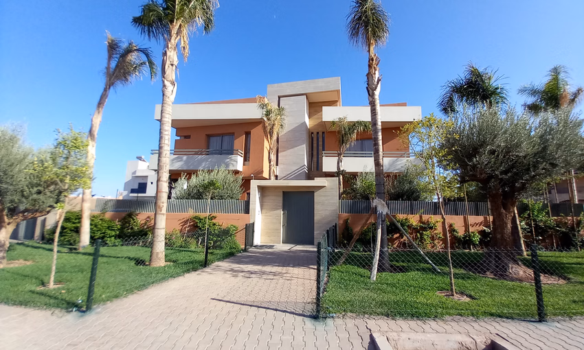 Vilă de vânzare cu piscină