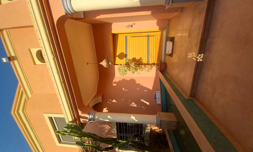 فيلا للبيع مع مسبح