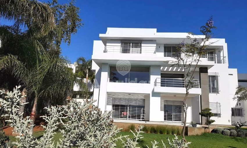 Villa for Sale - 4 Bedrooms, 1000 m²