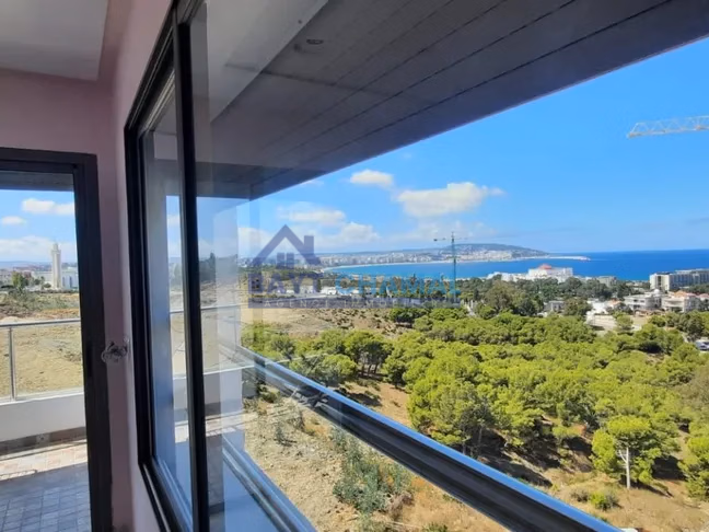 Apartamento de 3 habitaciones en alquiler en Malabata, Tánger - 95m²