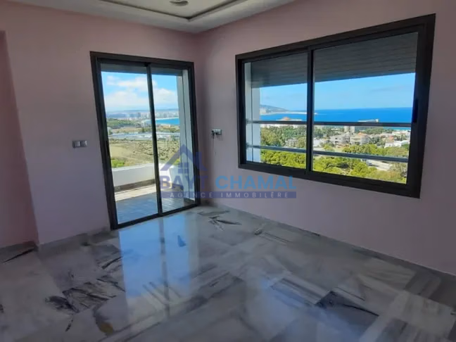 Apartamento de 3 habitaciones en alquiler en Malabata, Tánger - 95m²