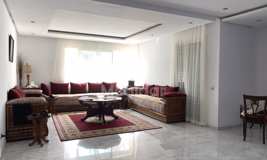 شقة للإيجار - 3 غرف نوم، 240م²