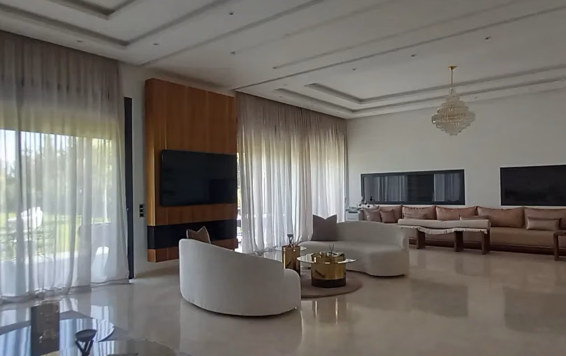 Villa mit Pool zu verkaufen