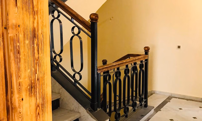 شقة 3 غرف نوم مع شرفة للبيع