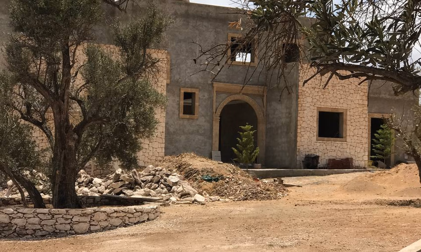 Villa for sale with swimming pool Villa for sale with swimming pool