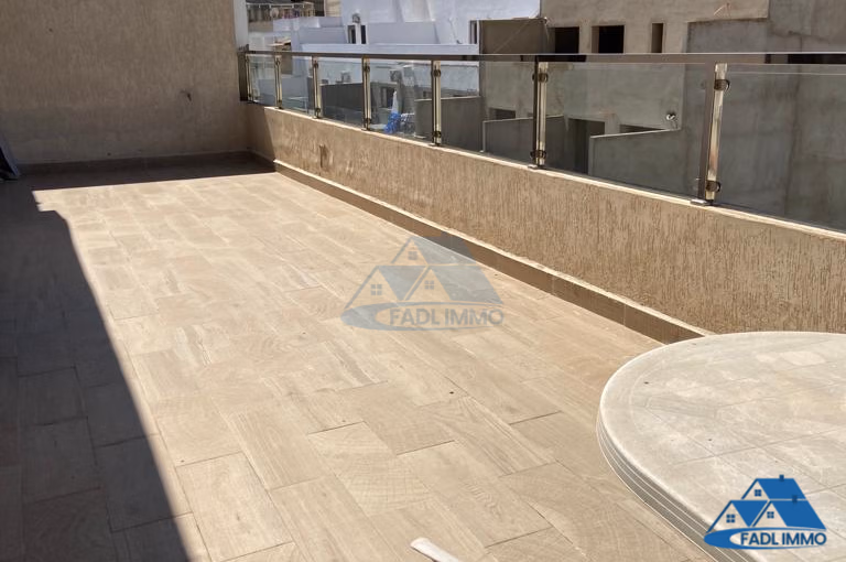 شقة للبيع مع تراس في الطابق الأرضي شقة للبيع مع تراس في الطابق الأرضي