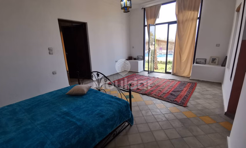 فيلا للبيع مع مسبح، 4 غرف نوم