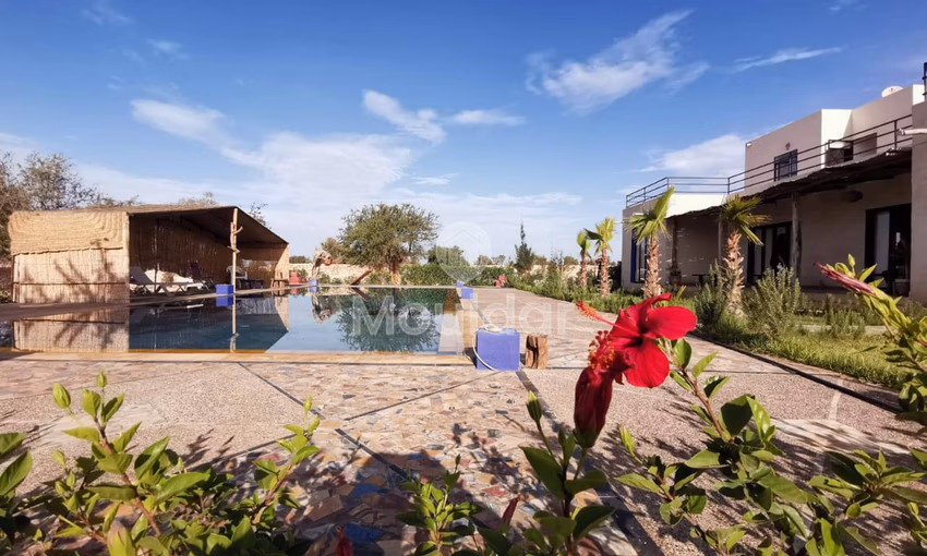 فيلا للبيع مع مسبح، 4 غرف نوم