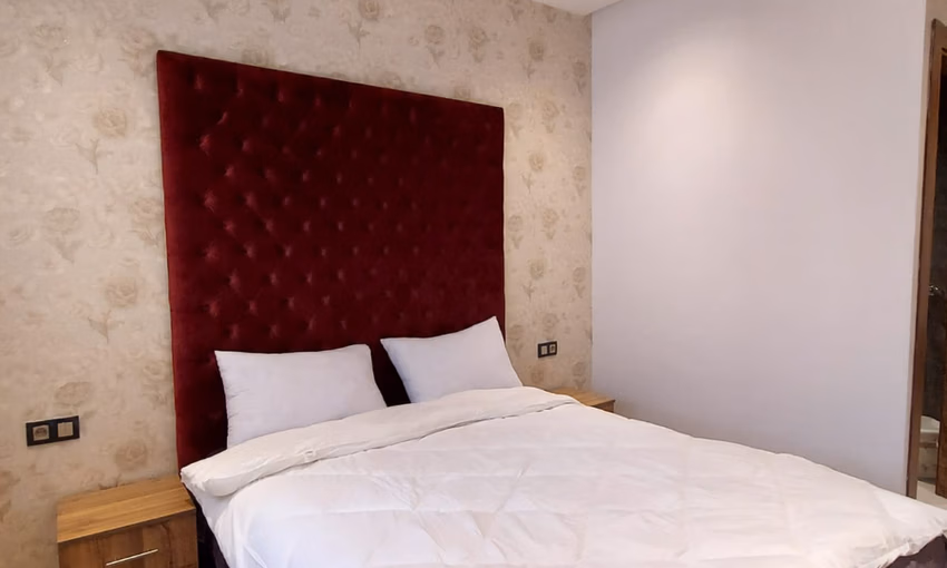 شقة للإيجار مع شرفة في الطابق الثالث