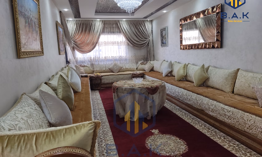 شقة للبيع مع شرفة في الطابق الرابع شقة للبيع مع شرفة في الطابق الرابع