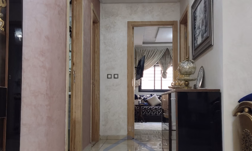 شقة للبيع مع شرفة في الطابق الرابع شقة للبيع مع شرفة في الطابق الرابع