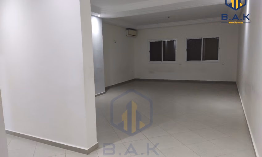 شقة للإيجار مع شرفة في الطابق الأول شقة للإيجار مع شرفة في الطابق الأول