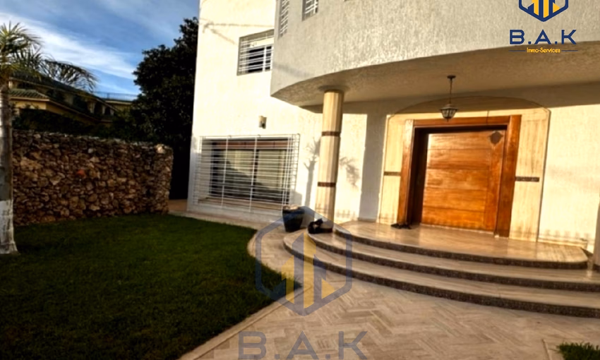 فيلا للبيع مع تراس