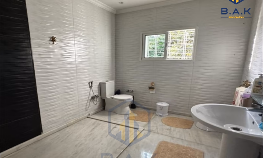 فيلا للبيع مع تراس