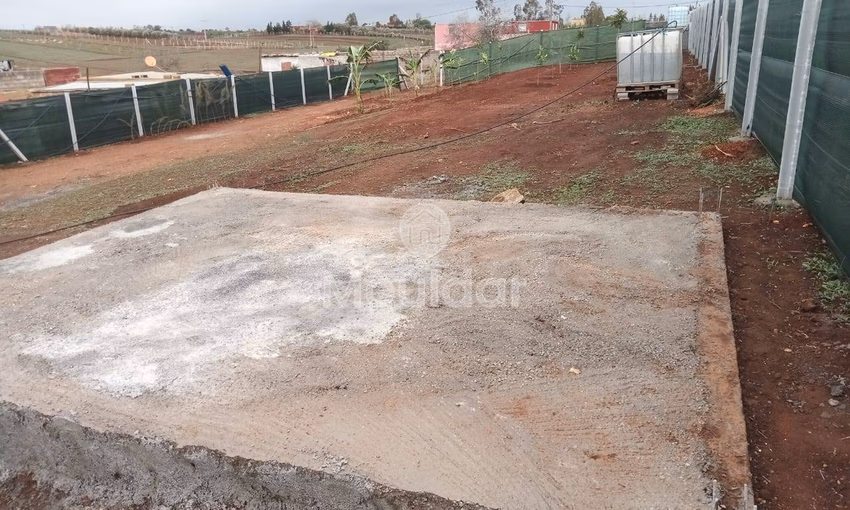 أرض محفظة للشراء