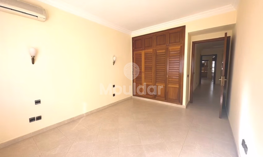 Appartement à louer, 3 chambres, 142 m²