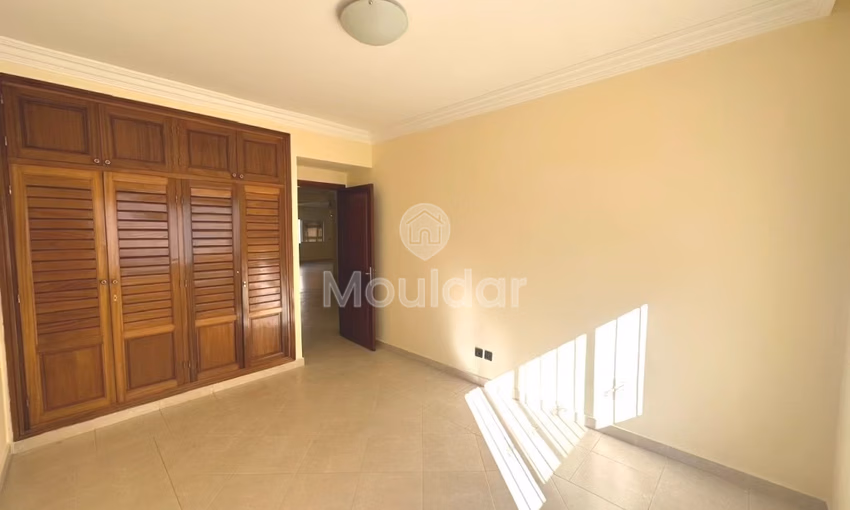 Appartement à louer, 3 chambres, 142 m²