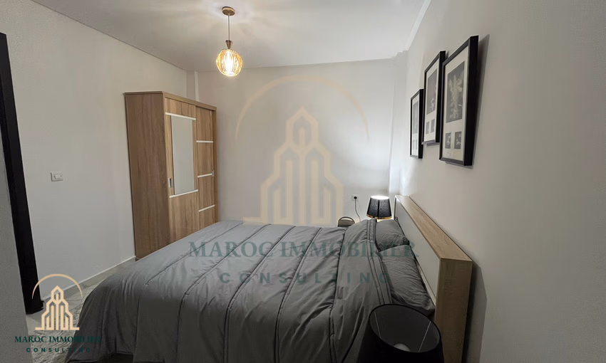 شقة للإيجار مع شرفة في الطابق الثالث