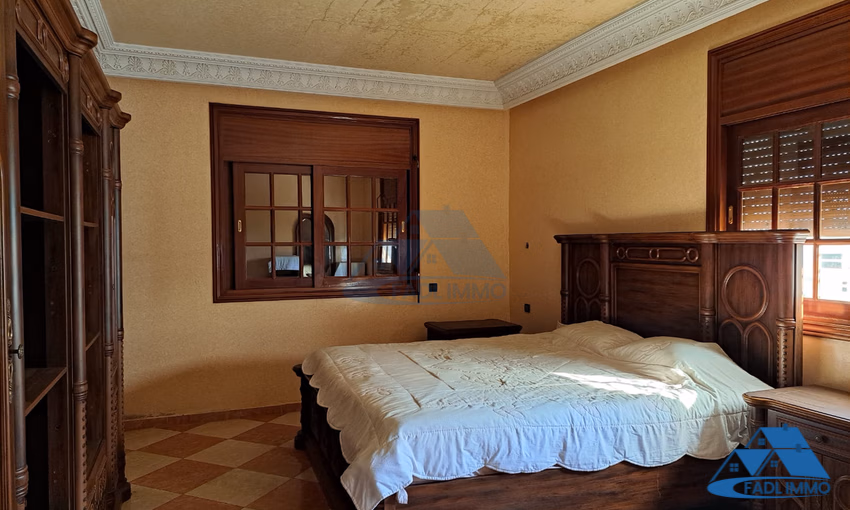 Villa à vendre avec terrasse et trois étages Villa à vendre avec terrasse et trois étages