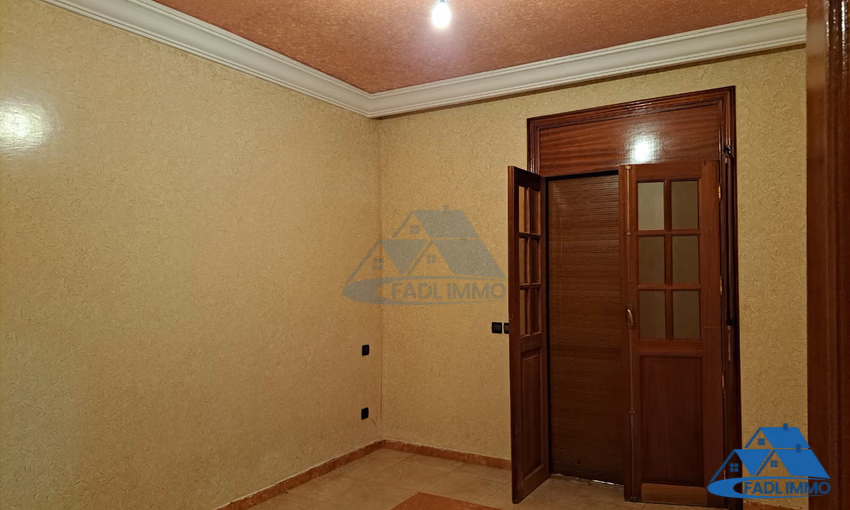 Villa à vendre avec terrasse et trois étages Villa à vendre avec terrasse et trois étages