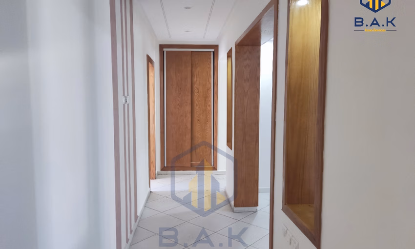 شقة للإيجار مع تراس في الطابق الرابع