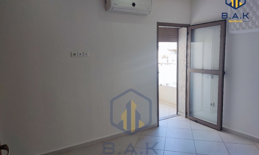 Apartamento en alquiler con terraza - view 2