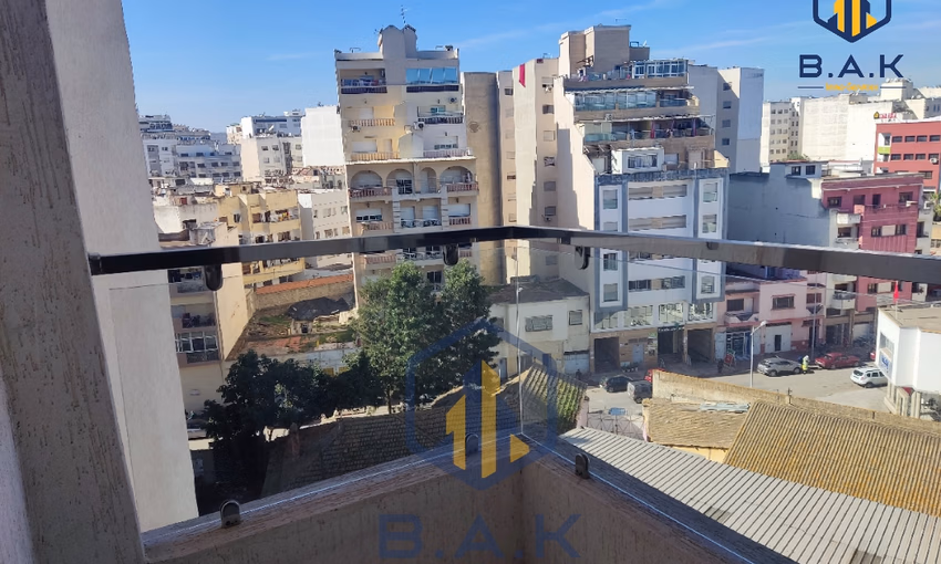 شقة للإيجار مع تراس في الطابق الرابع