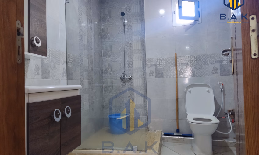 شقة للإيجار مع تراس في الطابق الرابع