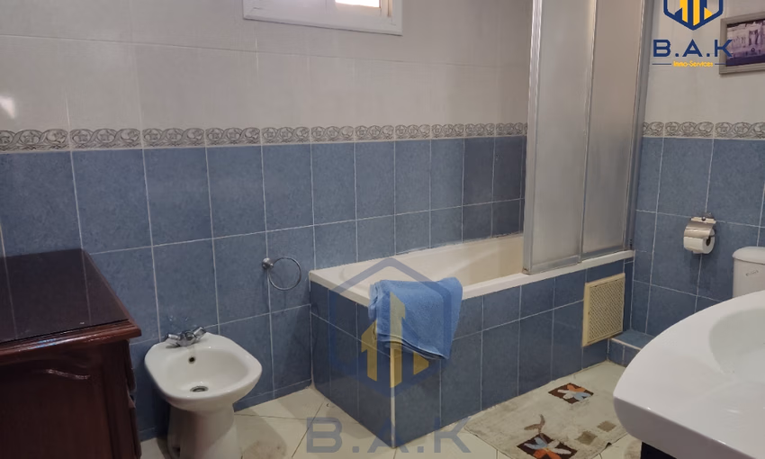 شقة للإيجار مع تراس في الطابق السادس شقة للإيجار مع تراس في الطابق السادس