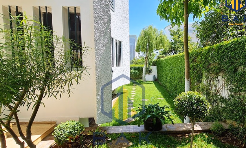 Villa à vendre avec terrasse et deux étages - view 4