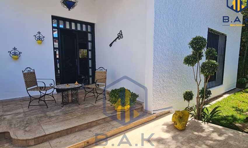 Villa à vendre avec terrasse et deux étages - view 2