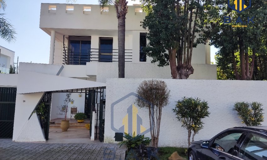 Villa à vendre avec terrasse et deux étages