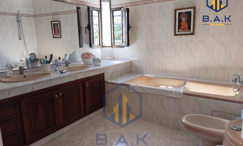 Villa à vendre avec terrasse et deux étages - view 26