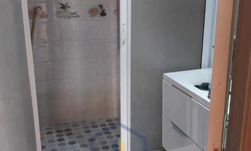 شقة للبيع مع تراس في الطابق الرابع