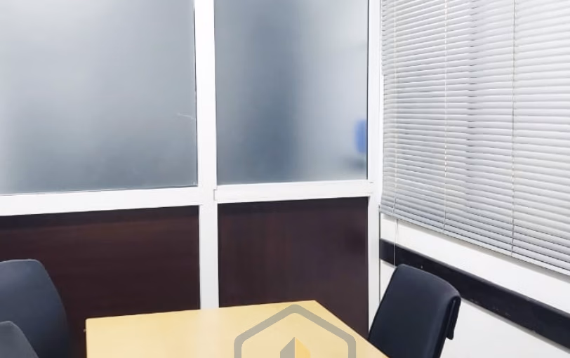 Bureau à louer avec terrasse au premier étage