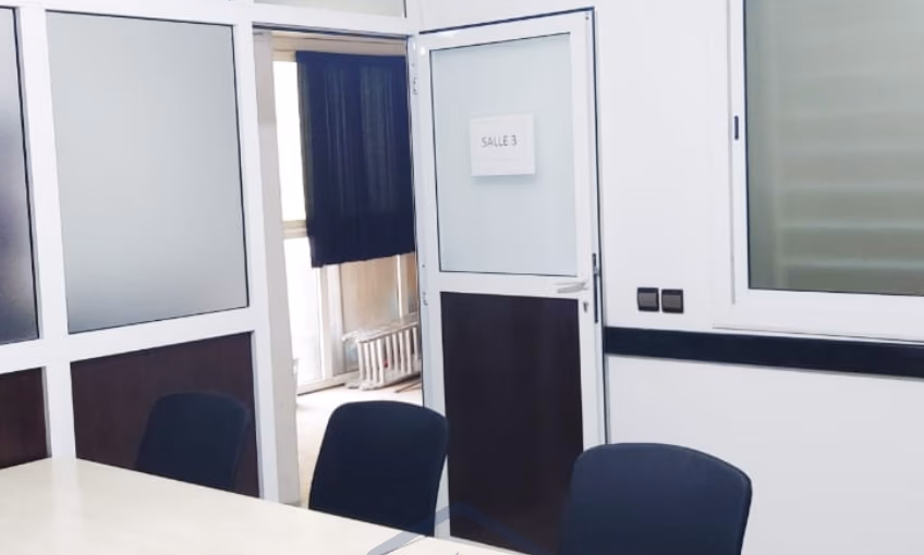 Bureau à louer avec terrasse au premier étage