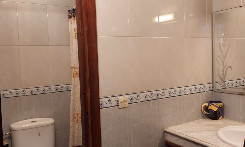 شقة للإيجار مع تراس في الطابق الثالث