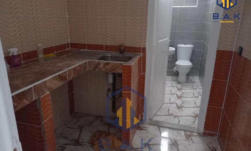 مبنى صناعي للبيع مع موقف سيارات مبنى صناعي للبيع مع موقف سيارات