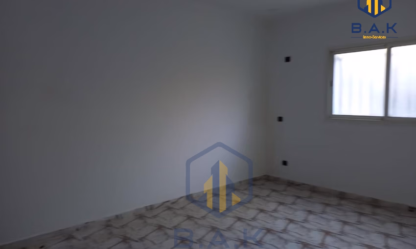 مبنى صناعي للبيع مع موقف سيارات مبنى صناعي للبيع مع موقف سيارات