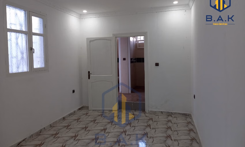 مبنى صناعي للبيع مع موقف سيارات مبنى صناعي للبيع مع موقف سيارات