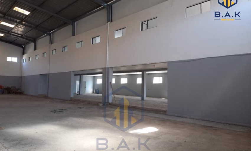 مبنى صناعي للبيع مع موقف سيارات مبنى صناعي للبيع مع موقف سيارات