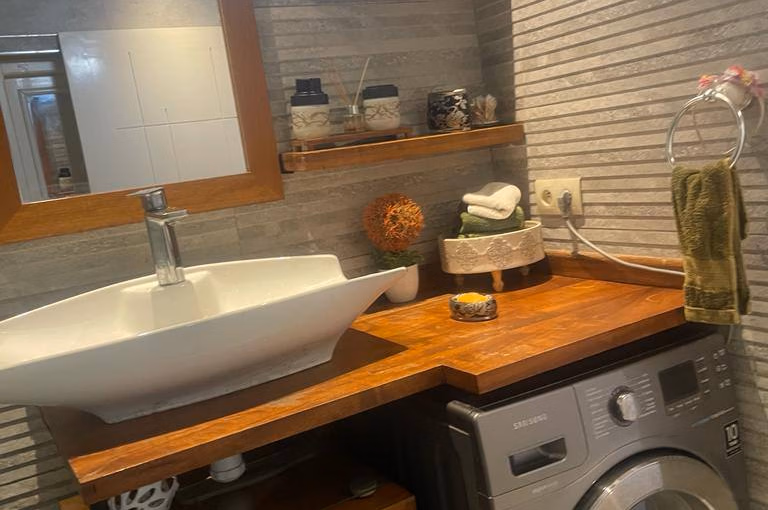 شقة للبيع مع تراس في الطابق الثالث شقة للبيع مع تراس في الطابق الثالث