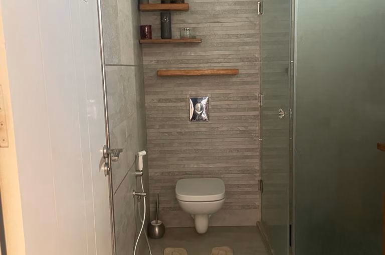 شقة للبيع مع تراس في الطابق الثالث شقة للبيع مع تراس في الطابق الثالث