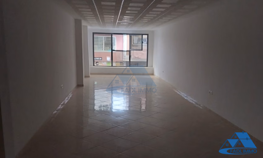 مكتب جديد للإيجار في الطابق الأول